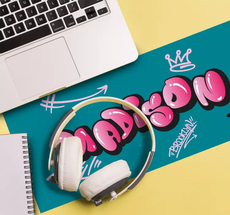 Vaaleanpunainen viileä kirjain graffiti hiirimatto nimellä - Tenstickers