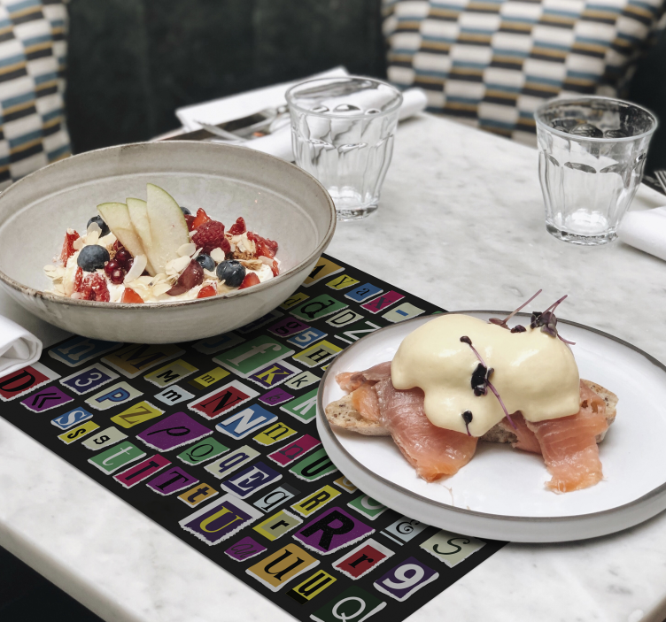 Värikkäitä kirjaimia pöytätabletti moderni - Tenstickers