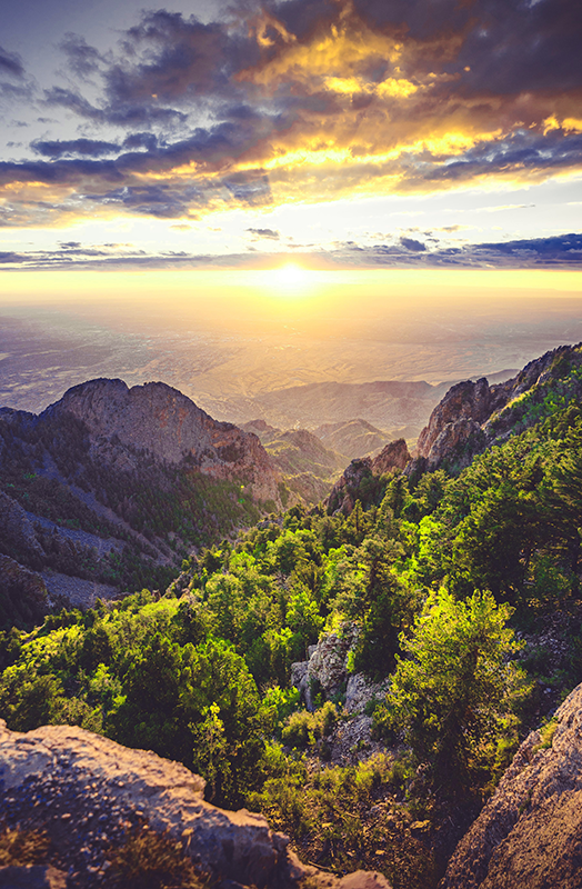 Auringonnousu vuorella oleskelutilan juliste - Tenstickers