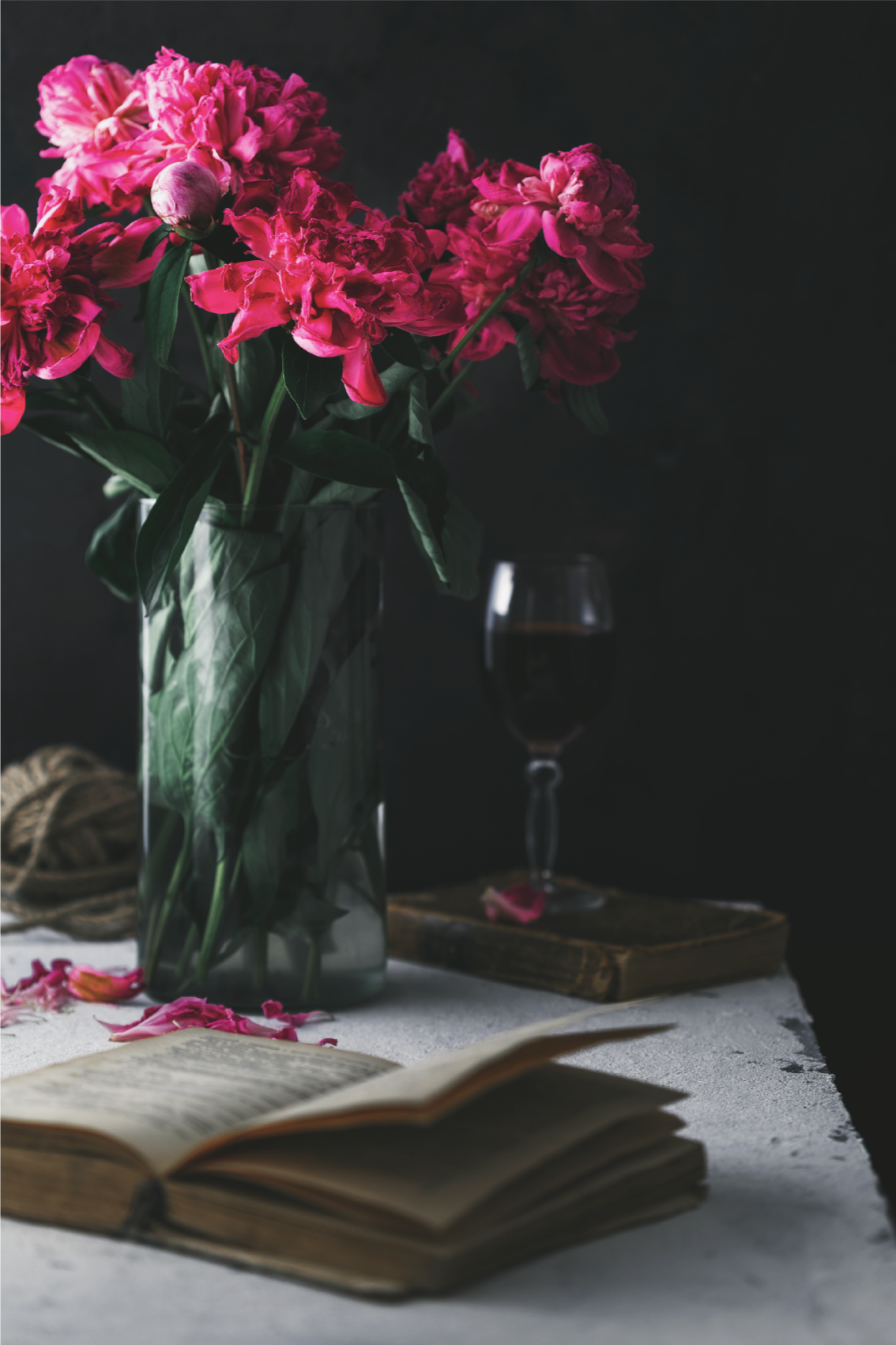 Viinilasi ja maljakko oleskelutilan juliste - Tenstickers