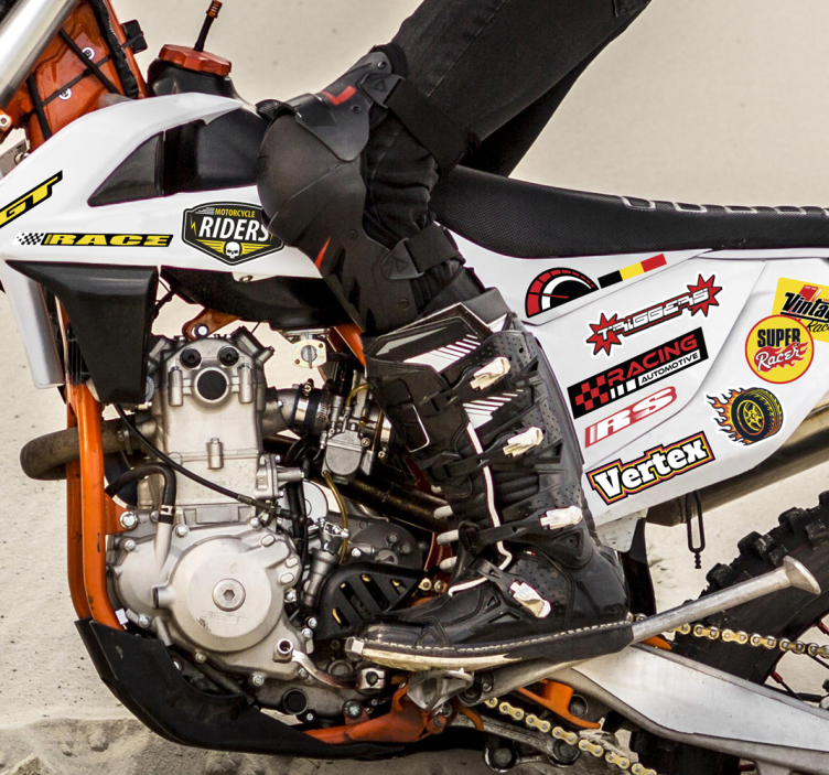 Yksittäinen pommipaketti moottoripyörä tarra - Tenstickers