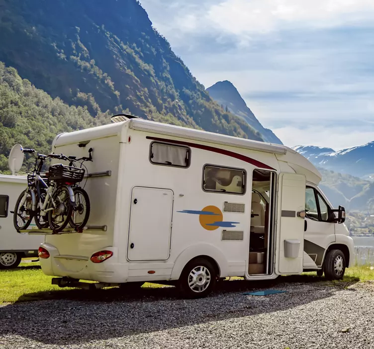 Aurinko ja pilvet asuntoauto tarra - Tenstickers