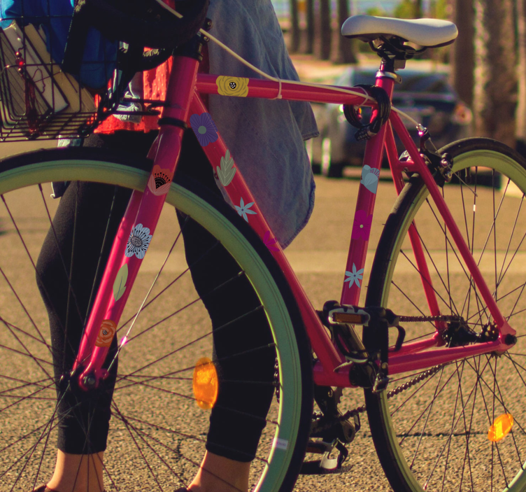 Kauniita kukkatarroja pyörään - Tenstickers