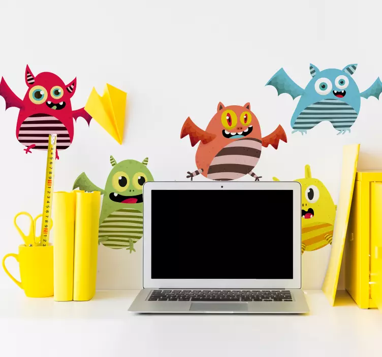 Hauskat lentävät hirviöt monsteritarra - Tenstickers