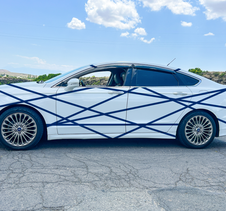 Raidat asetettu autotarra - Tenstickers