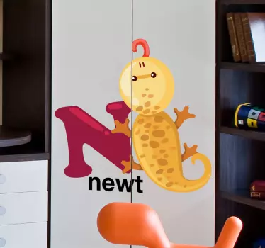 "n" -kirje ja uusi kotiseinätarra - Tenstickers
