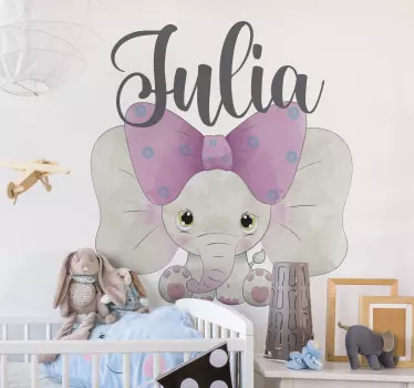 Norsu vauvalla ja nimellä lastenhuoneen seinätarrat - Tenstickers