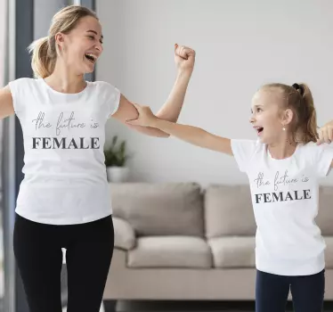 Äiti ja tytär t-paita tulevaisuuden voimaannuttavat viestit - Tenstickers