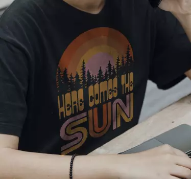 Auringonnousun metsägrafiikka t-paita - Tenstickers