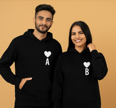 Mukautetut nimen alkukirjaimet ja sydän huppari - Tenstickers