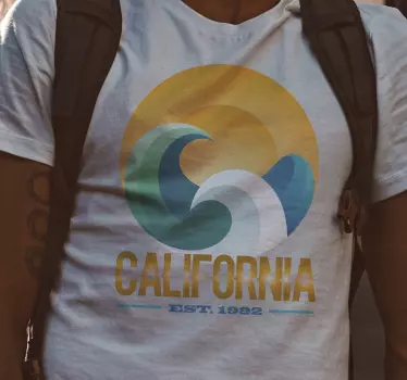 T-paita california beach wave and sun - Tenstickers